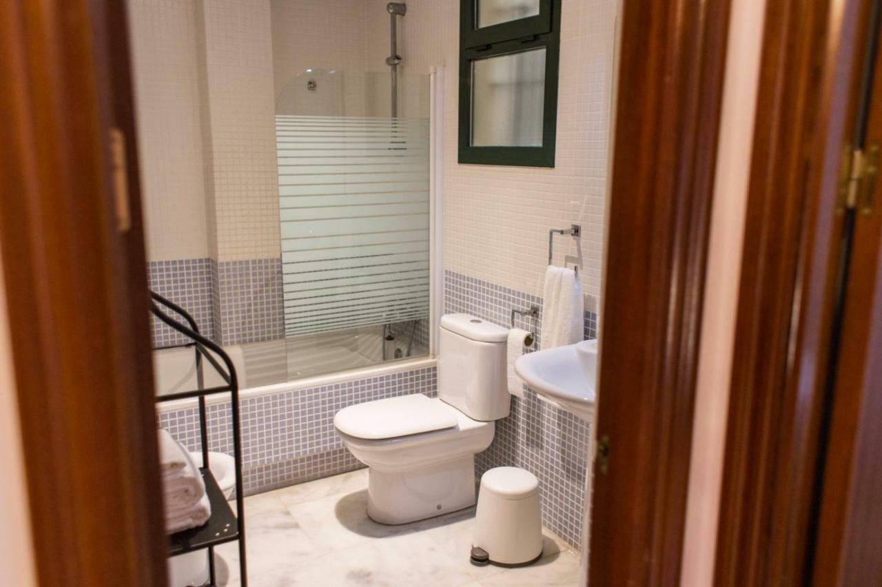 סביליה Apartamentos Rg Triana, Calle Castilla Con Patio מראה חיצוני תמונה